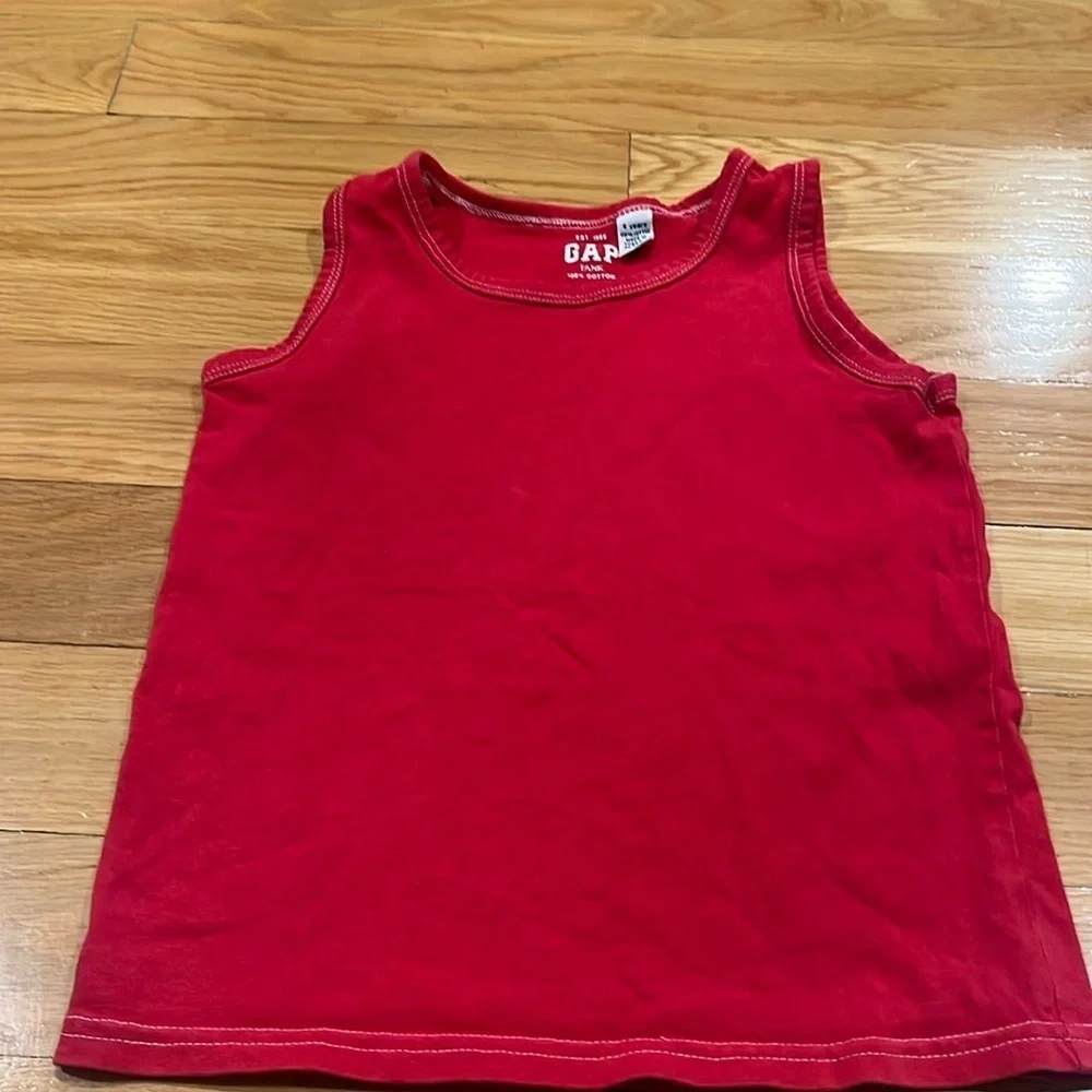 Gap boys red tank top size 4 .